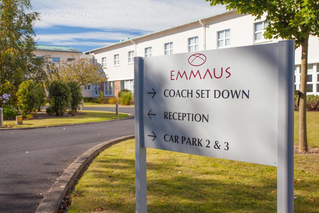 スウォーズ Emmaus Centreホステル エクステリア 写真